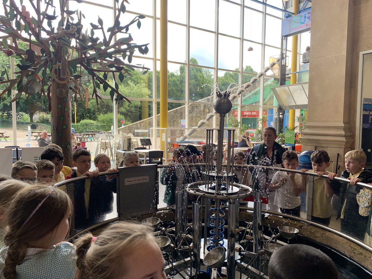 BellfieldPS's tweet photo. A super day out at Eureka for Year 3&amp;4 #bellfieldscience https://t.co/eTGJdHm5eu