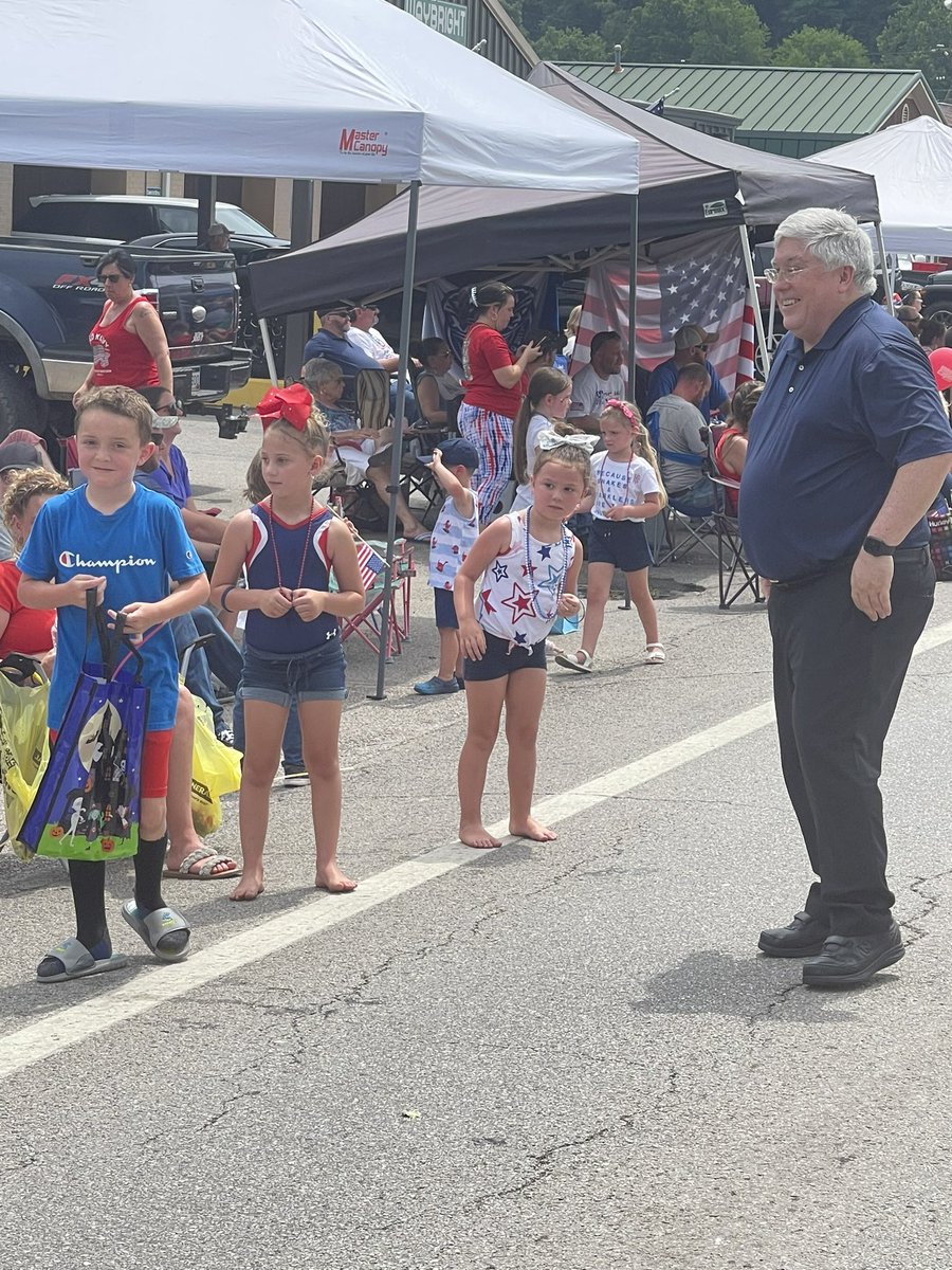 MorriseyWV's tweet photo. Ripley’s Independence Day Parade. You could feel the energy! It feels likes a trip back in time. This is America! #WVFirst #Morrisey #wvgov https://t.co/p5thStat46