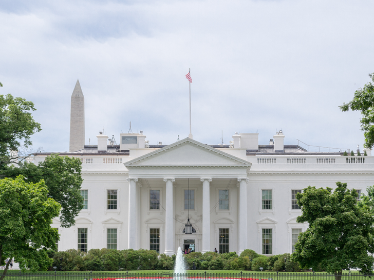 DramaAlert's tweet photo. Cocaine was found at the White House this past weekend. #DramaAlert 

Secret Service discovered a white powdery substance Sunday night in the West Wing during routine rounds. According to TMZ, "it appears to have been discovered in an area that President Biden frequents a lot" https://t.co/obWqrYqpB1