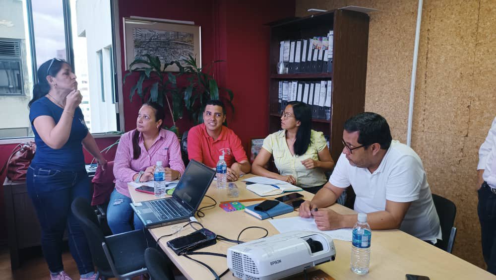 metro_caracas's tweet photo. #4Jul Coordinadores de la  Gerencia de Comunicación y Relaciones Institucionales del @metro_caracas, recibe capacitación por parte de @INSFAR1 con el fin de fortalecer la toma de decisiones y comunicación asertiva.

@duboulayperozo https://t.co/KrZ4AliieC