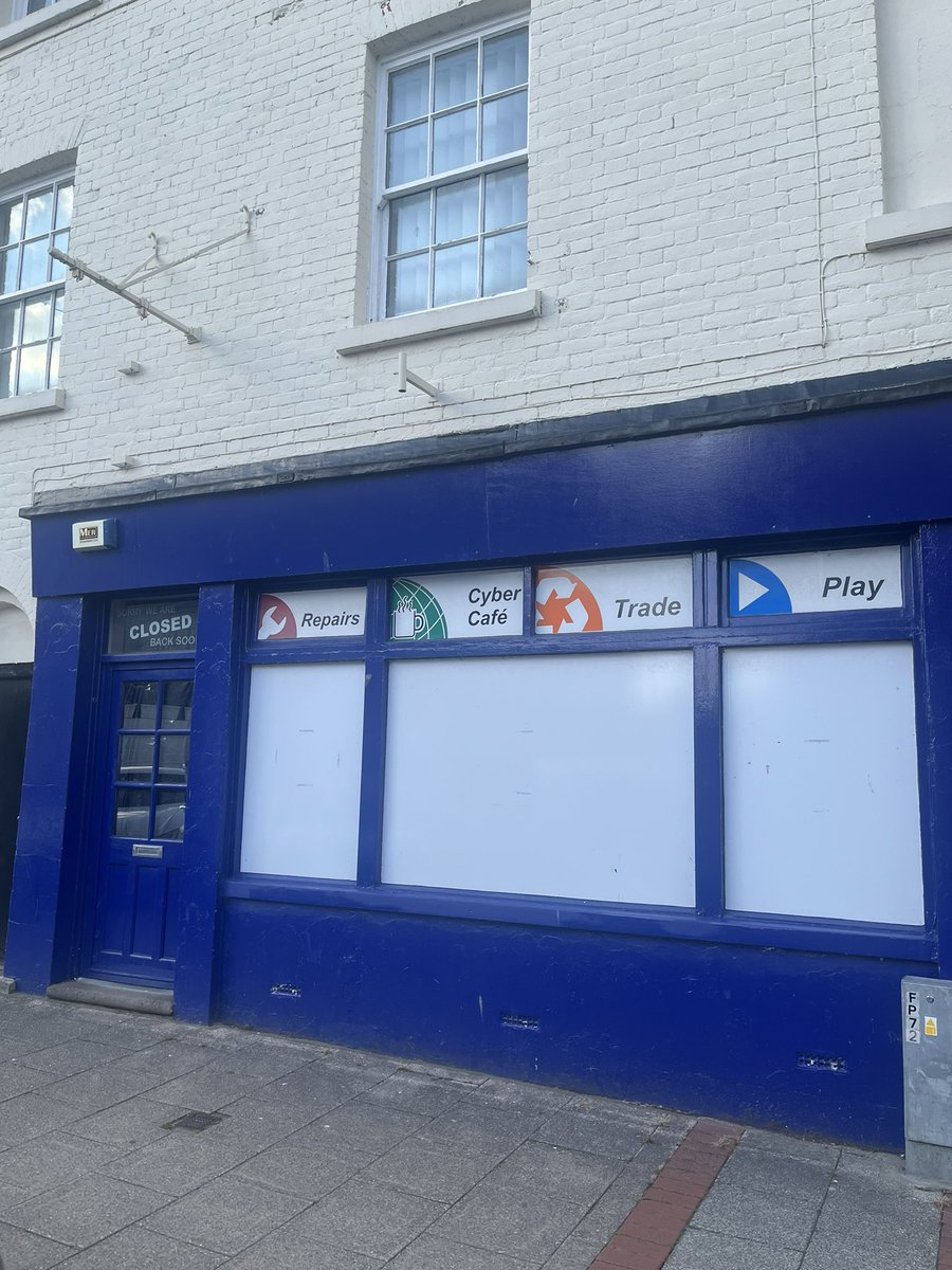 Look at the empty units!  8 in total in just one road 

It’s a disgrace 

Where’s your investment in heritage and jobs! 

Now another 35 jobs will go thanks to giving jobs to #manufacturers abroad rather than looking after Welsh skilled people

<a href="/SeneddWales/">Welsh Parliament</a> <a href="/MarkDrakeford/">Mark Drakeford 🏴󠁧󠁢󠁷󠁬󠁳󠁿</a> @