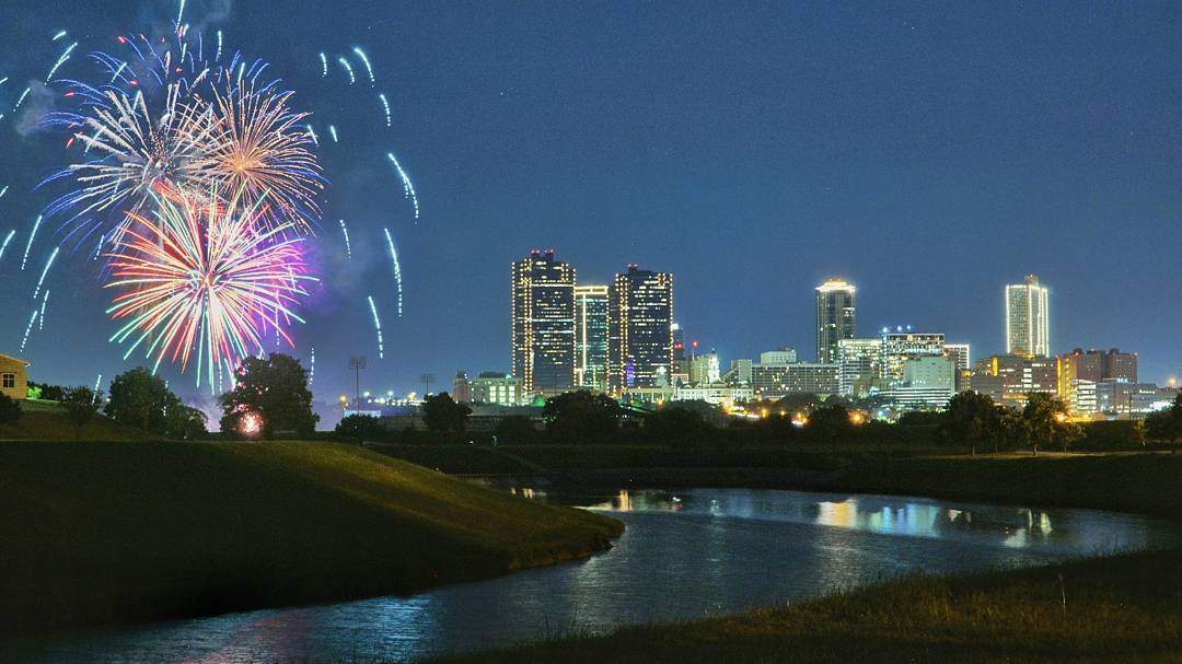 VisitFortWorth's tweet photo. Happy 4th, Fort Worth! 🇺🇸

📸: @austin_gti https://t.co/XUOEpj4IAw