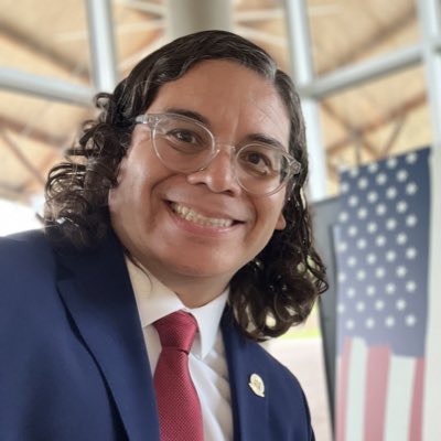 MarceloUriegas's tweet photo. #NewProfilePic #Happy4th #WearingRedWhiteAndBlueEveryDay https://t.co/Tg4VMYISn5