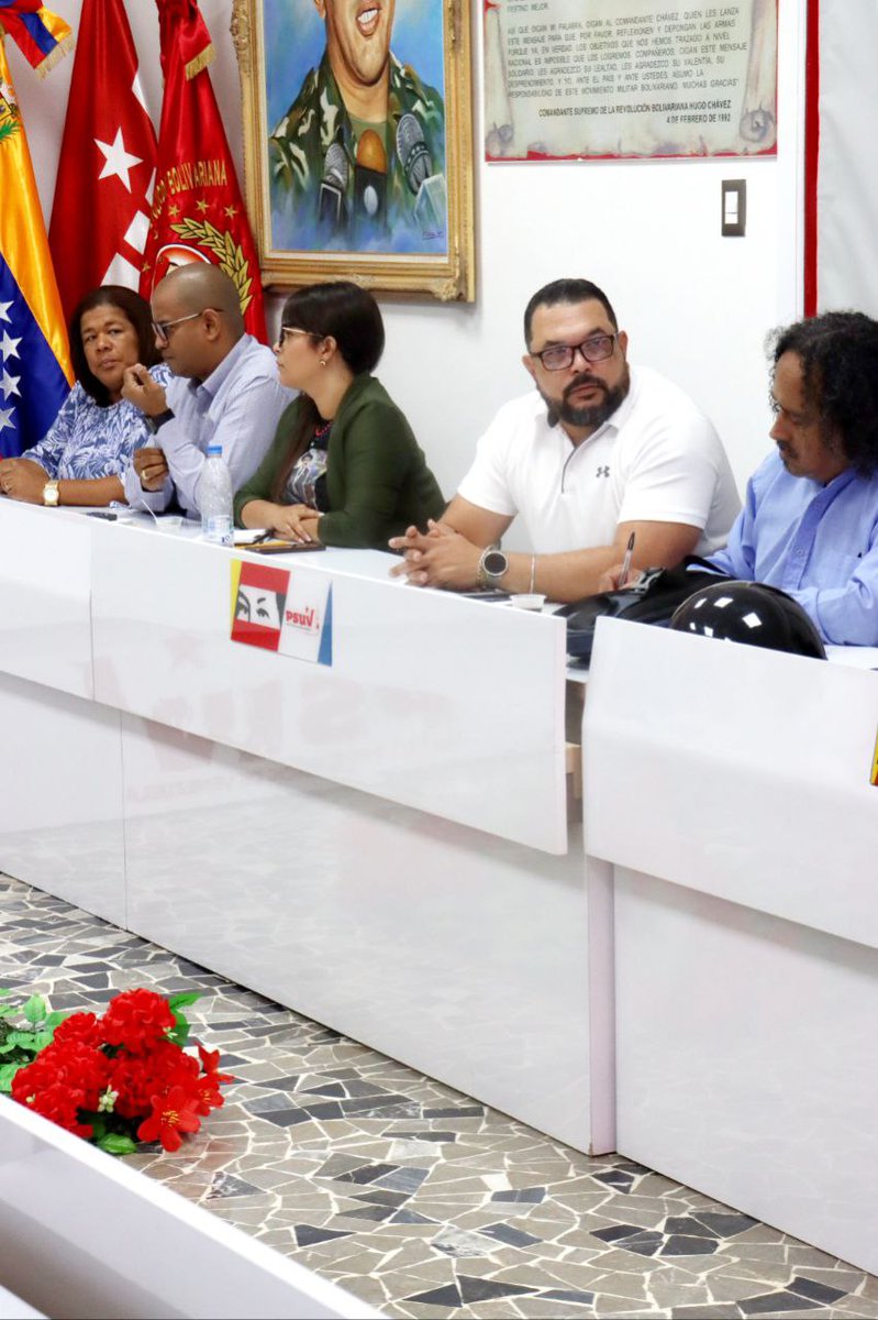 En este nuevo encuentro con el equipo regional del <a href="/PartidoPSUV/">PSUV</a> revisamos el trabajo que hemos desarrollado en las 22 parroquias de Caracas.

Organizados y unidos, seguimos cumpliendo las responsabilidades que nos asigna el Presidente <a href="/NicolasMaduro/">Nicolás Maduro</a>.

#PuebloConscienteYMovilizado