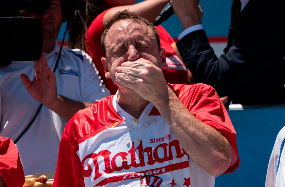 JOEY CHESTNUT DOES IT AGAIN FOR THE EIGHTH YEAR IN A ROW!!!

✅ -4000 ML
✅ u72.5 (+100)

16x #NathansHotDogEatingContest Champion 🏆