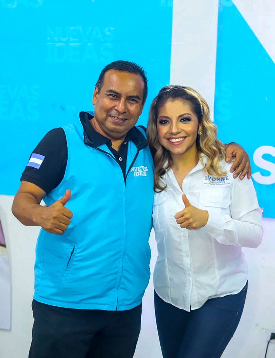 IvonneHernandSv's tweet photo. ¡#Cuscatancingo se merece lo mejor!🫶🏻

🧢🇸🇻|Aquí estoy con mi gente linda de las bases de @nuevasideas de #Cusca, en el siguiente destino de mi #GiraDepartamentalNI. https://t.co/irBsU4Xkox