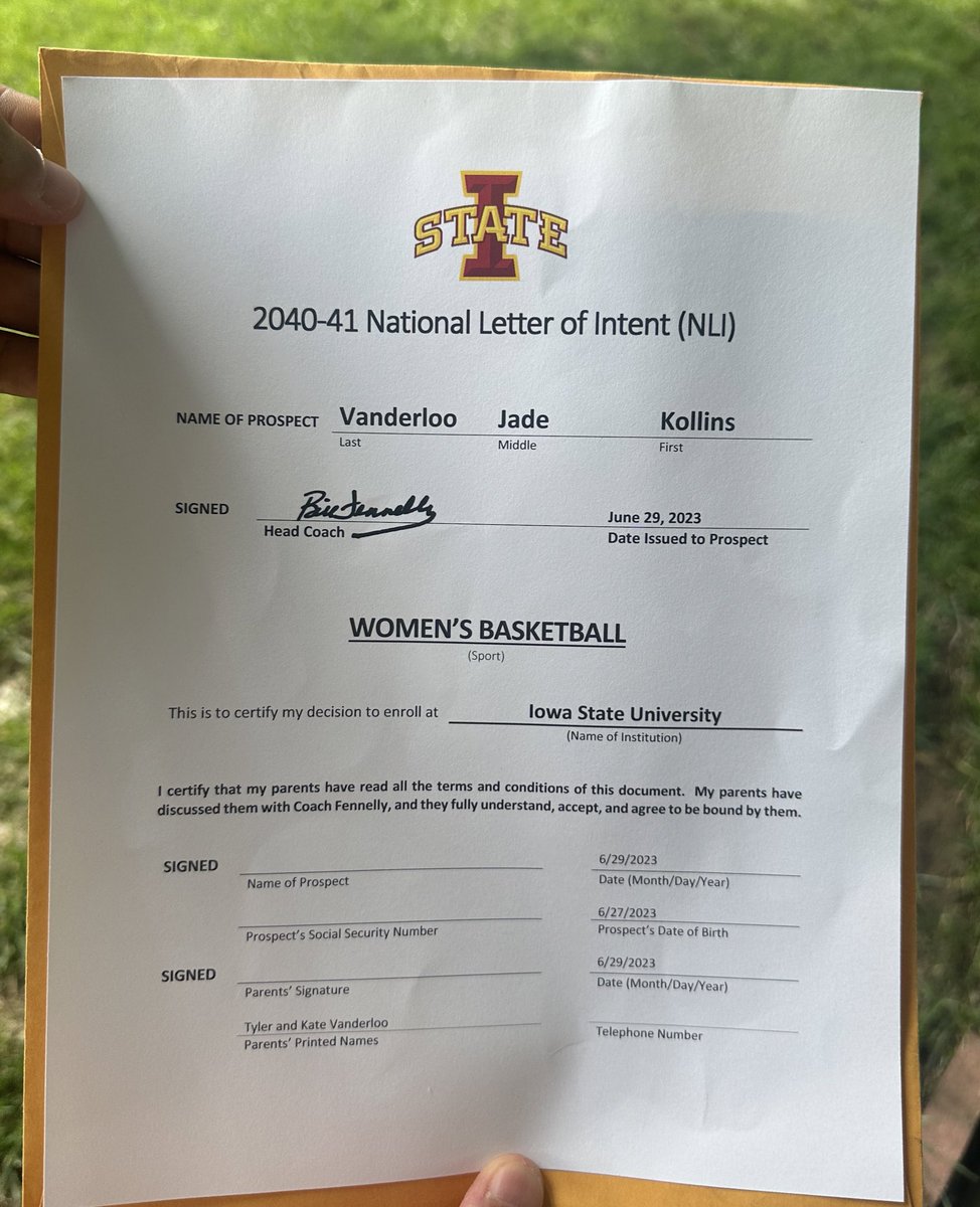 KateVanderloo's tweet photo. Kollins is much more excited about this NLI than she looks! 😂 Thanks @ISUCoachFen for the best first piece of mail ever! 🌪️❤️🖊️ https://t.co/LdJVUad0nw