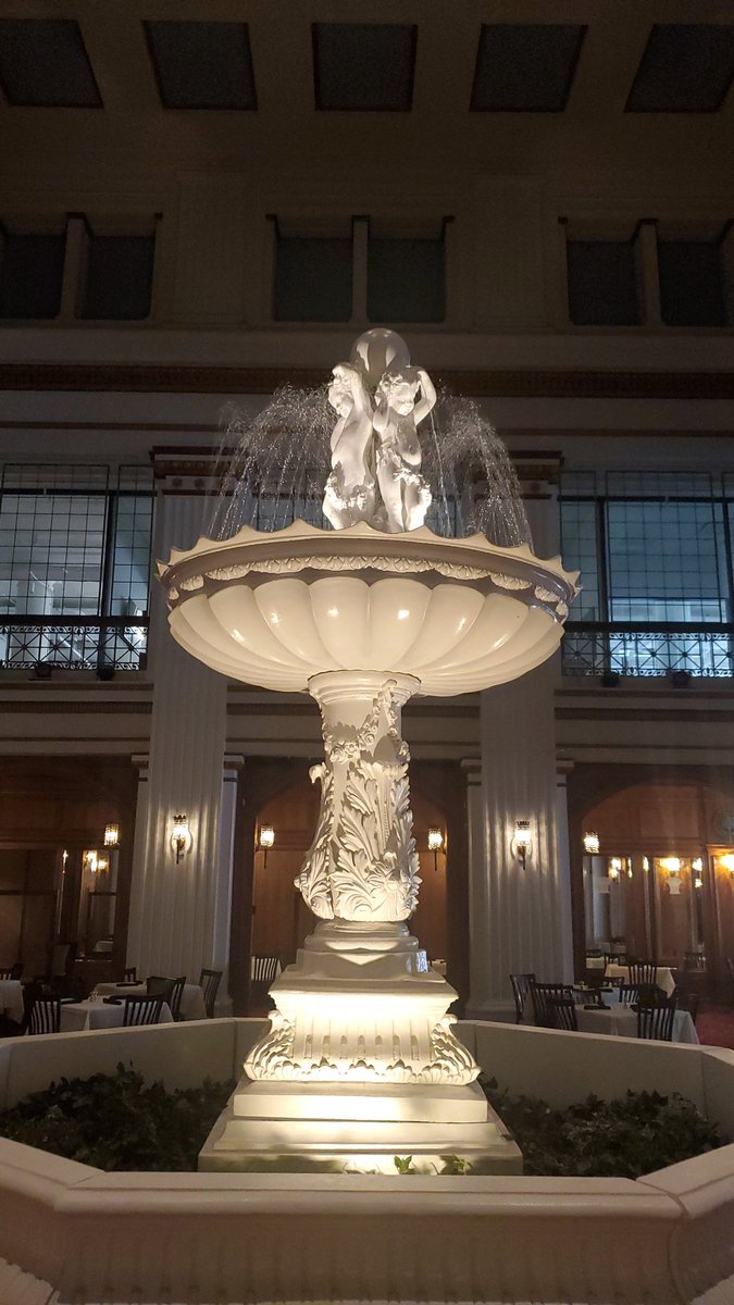 Kevinulmet's tweet image. #independenceday2023 lunch at the world famous #WalnutRoom @Macys #StateStreet ! Great flag by the way! And @muddywatersre watching from the window