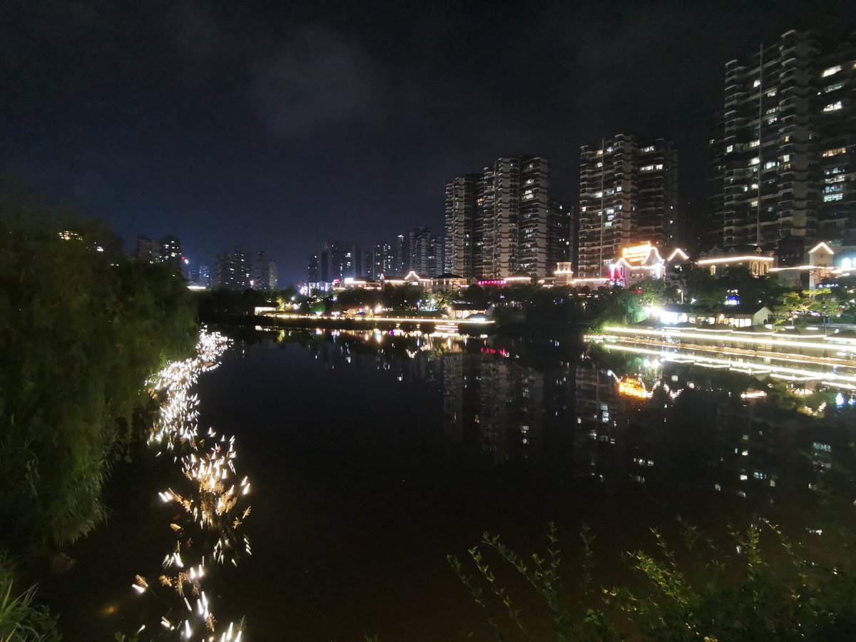 Dominiq63136335's tweet photo. 不眠的夜晚，又有谁能相伴 https://t.co/g0250dNIg0