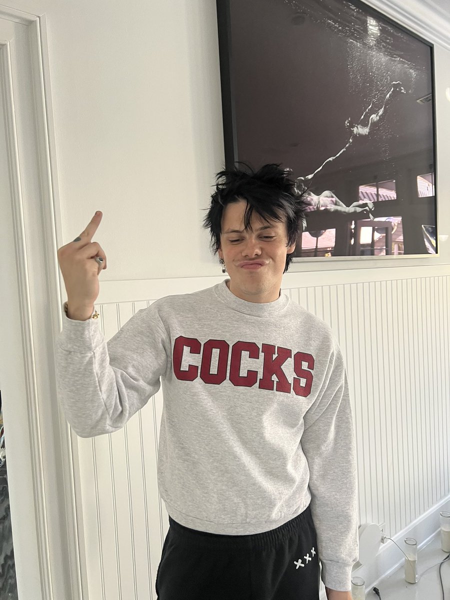 yungblud's tweet photo. just woke up. https://t.co/uFL6EzZIqy