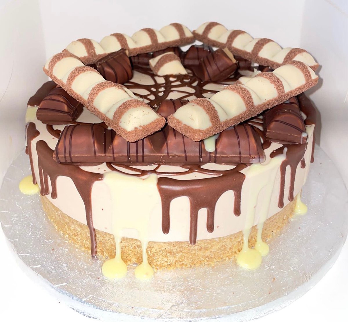 AbbiesCheeseca1's tweet photo. White Chocolate &amp; Kinder Bueno 🤍🤎 https://t.co/4KYGev4x7c