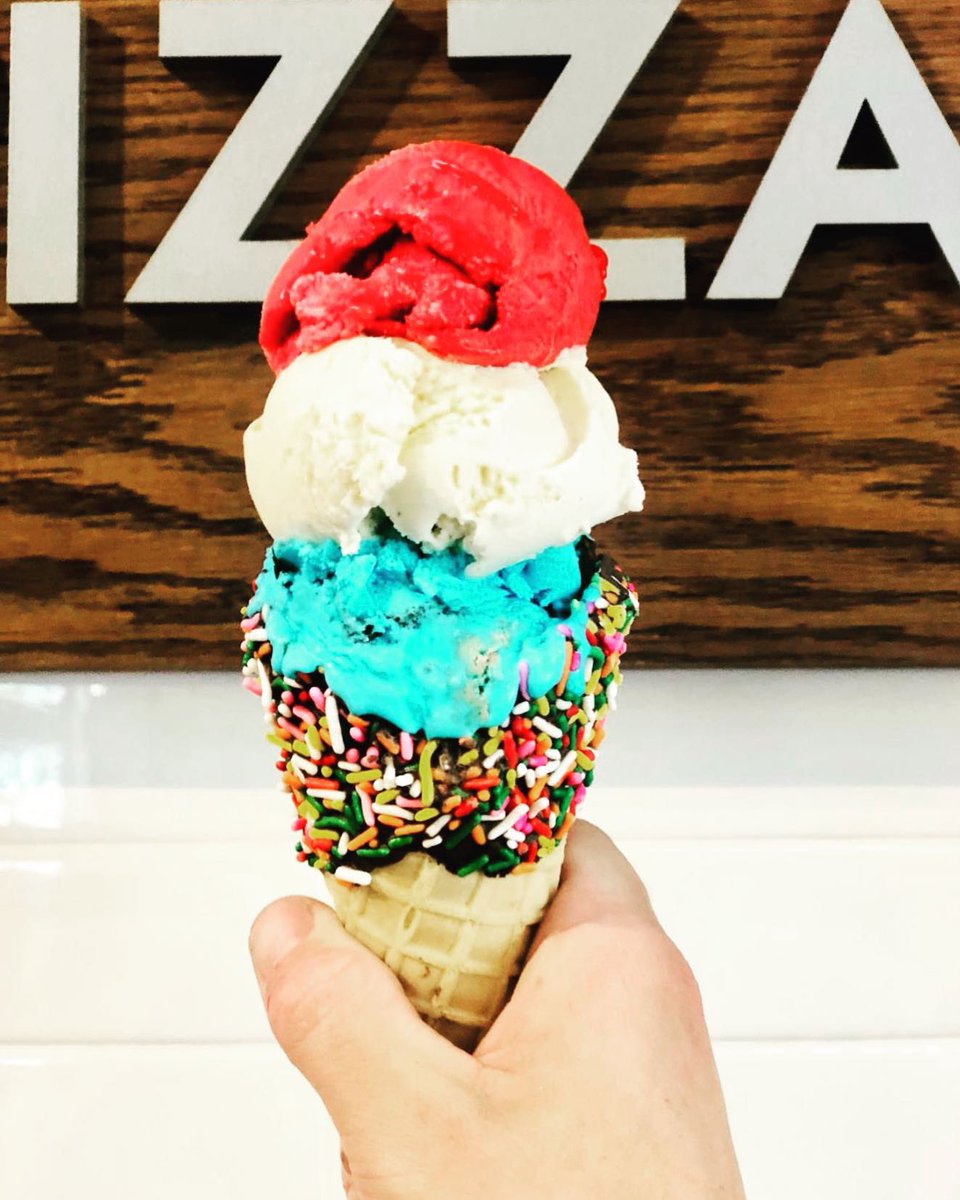 RP #LiveFirePizza #Napa 

Who needs sparklers when you've got an red, white and blue triple scoop ice cream #sprinklecone from @Lapperts @LiveFireOxbow Happy 4th of July! ❤️🇺🇸 

@OxbowPubMarket #redwhiteandblue #independenceday #napavalley #pizzalover #woodovenpizza