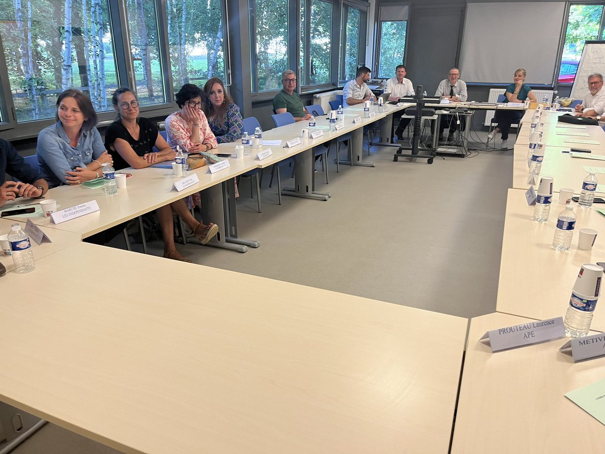 Acte 3 d’une déprofessionnalisation programmée : dernier conseil d’administration; approximativement le 190eme. Avec au bout du compte un dénominateur commun à chaque acteur et chaque séance : l’engagement et le sens du service public.
A dans quelques jours pour l’épilogue.