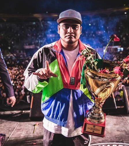 SweetPainIQ's tweet image. ¿Que haya gente que diga que Aczino en FMS ha sido más que Chuty? 

- La diferencia de nivel de las Ligas es grande. 

- Chuty ha disputado muchas más batallas, más posibilidad de derrota. 

- La cara de FMS es Chuty, de la profesionalización del freestyle.