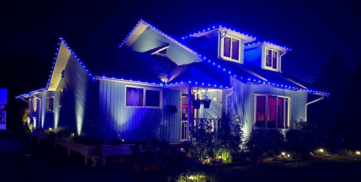 DusLighting's tweet photo. Light your house with such amazing LED landscape Lights. Special offers on Pre-bookings for Christmas Lights. 

#LEDLights #ChristmasLights #EventLEDLights #DusLighting #SurreyBC https://t.co/GdLwNgaHXj