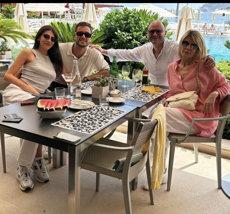 Carla77445165's tweet photo. Gregorella ritardata erano e sono con loro,se ti interessa sapere chi li ha ripresi oggi 🥳🥳continua coi tuoi fotomontaggi di merda,grazie e a prendere pali nel buco del culo 🖕#gregorelli https://t.co/c6k41lWG9S