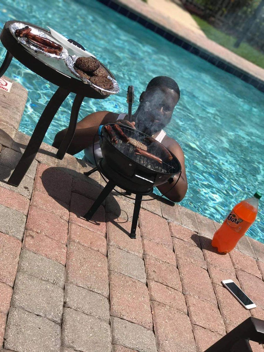 FredoInDaCut995's tweet photo. Me enjoying my 4th alone cuz I done ghosted everybody and don't care 🤧 https://t.co/MM6YYZaIil