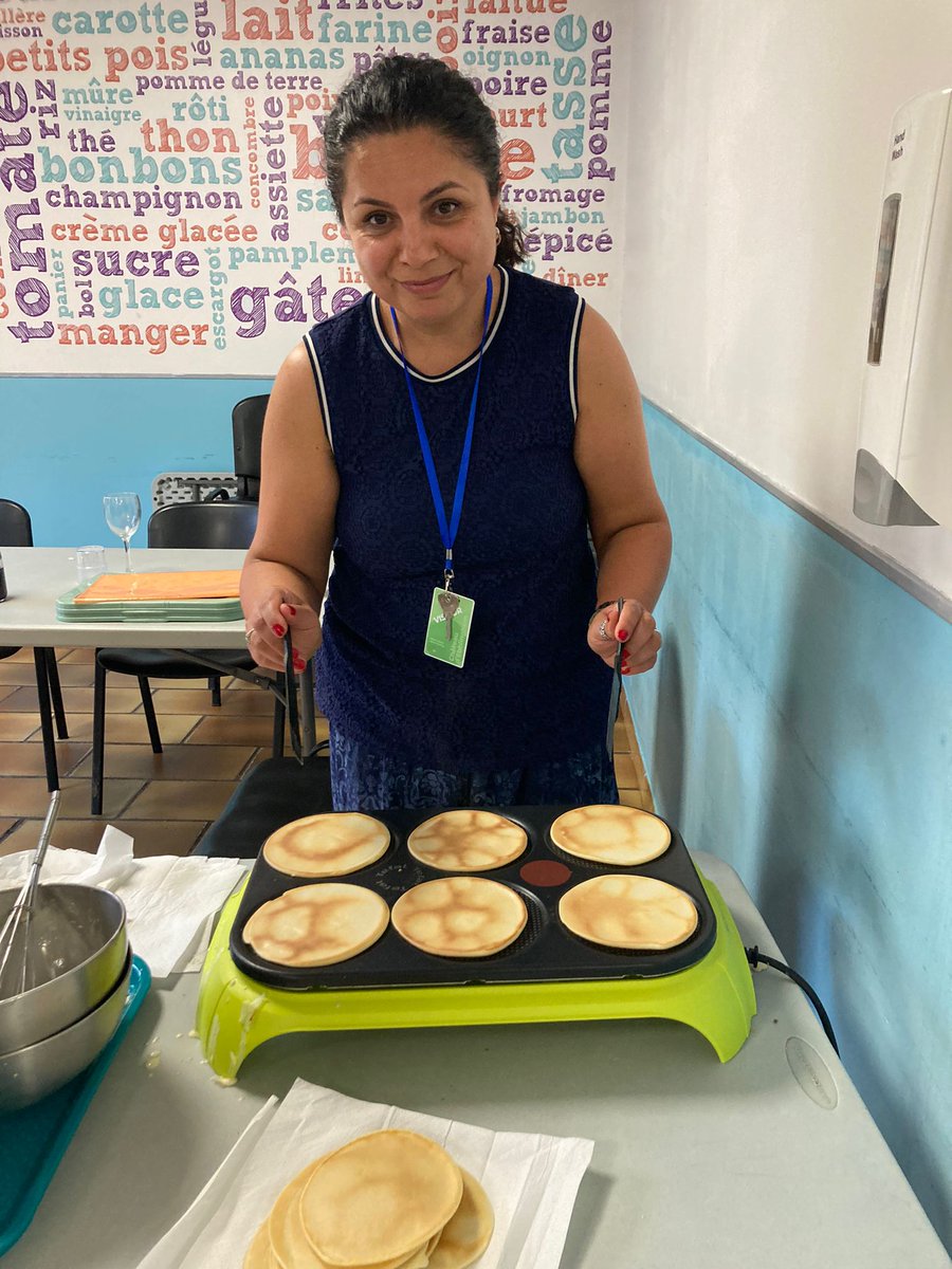 Mrs Karapetyan is leading the way on crêpe making tonight! <a href="/AvonbourneUL/">Avonbourne Boys' and Girls' Academies and USF</a> <a href="/Miss_Turner2/">Sarah Turner</a>