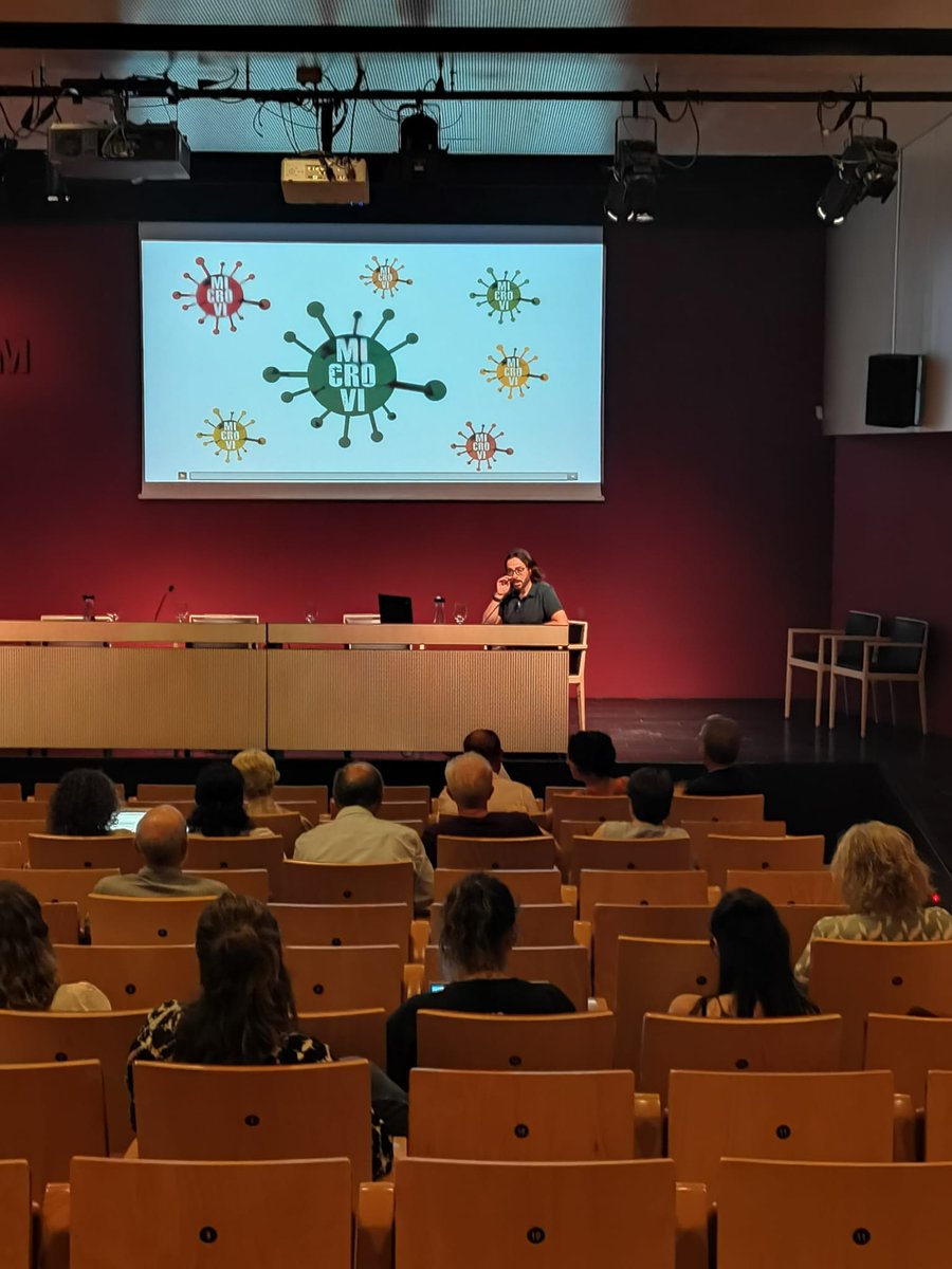 vinseum's tweet photo. La 4a sessió dels #JuliolsdelaUB ens permet conèixer el #MicroVi d'Avinyonet, la festa del vi dels "petits" cellers que fa 8 anys que dona a conèixer els projectes + autèntics del vi del seu municipi i d'arreu. Tot de la mà del Xavier Masó, tècnic de turisme de l'@ajavinyonet! https://t.co/oeG2BVHRO1