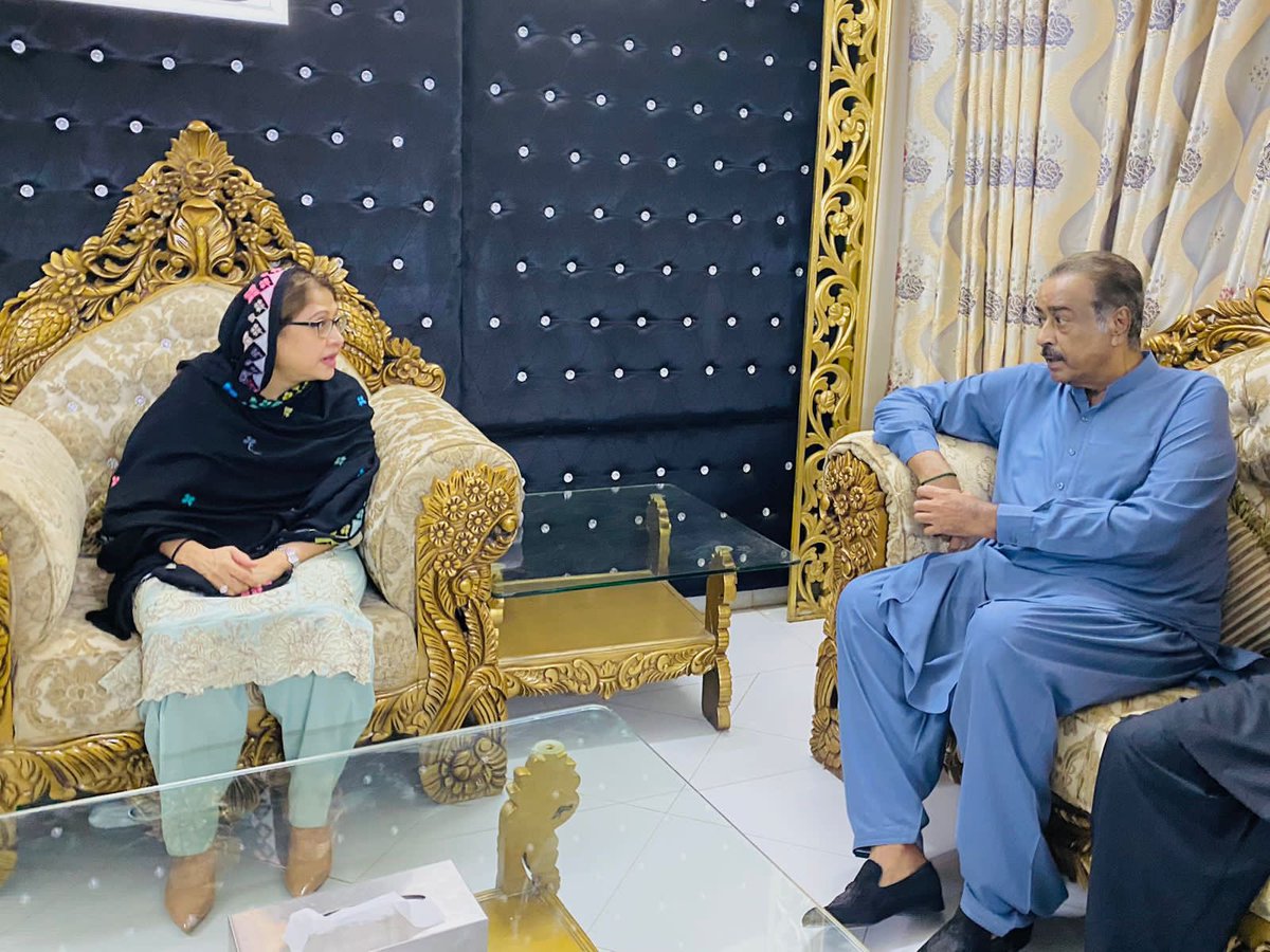 SKLound's tweet photo. Welcomed Madam @FaryalTalpurPk Sahiba at Ghotki Interchange today with Baba, she visited Raharki Sahib , Saen Sadram . She discussed important issues, including law and order of the area, and emphasized on PPP’s commitment & chairman @BBhuttoZardari’s policy for equal rights for minorities. @AseefaBZ @BakhtawarBZ @MediaCellPPP #BilawalBhuttoZardari #NA204 #Ghotki