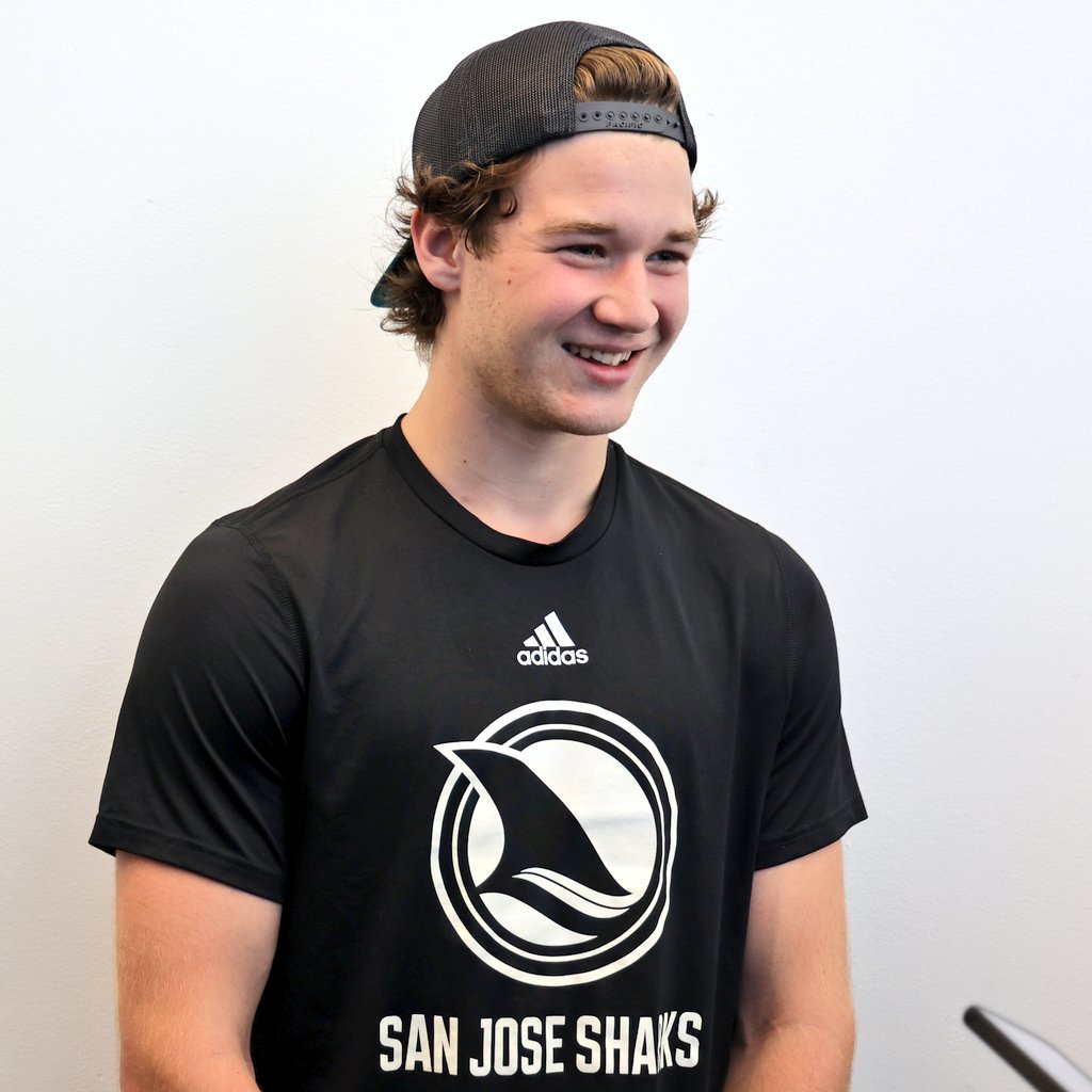 If Cam Lund were a fruit, he says he'd be a strawberry.

Why? They're his favorite 😋 🍓