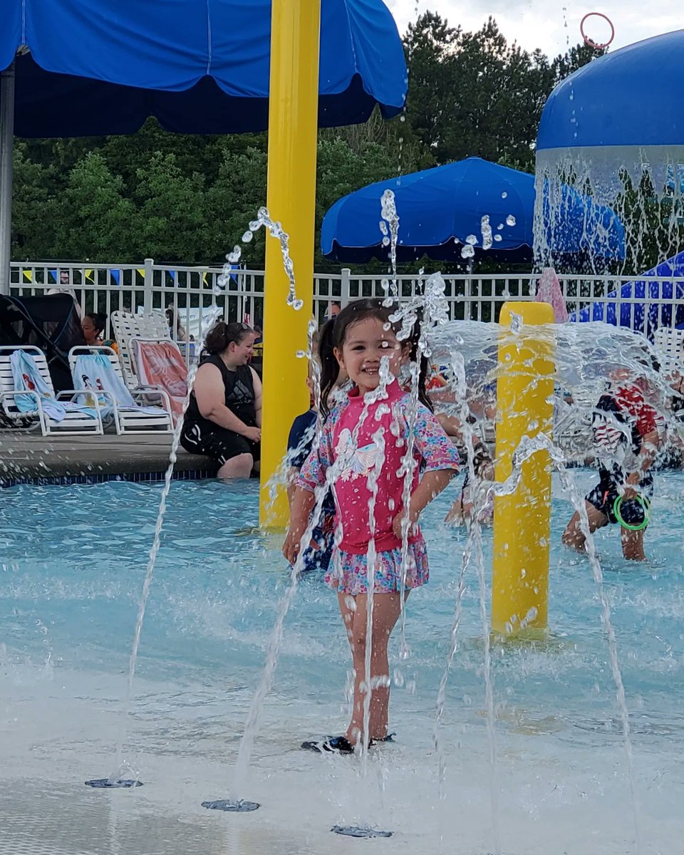 GraceLimSlocum's tweet photo. Checking our @UDelaware outdoor pool. Let's hope the 🌧⛈️ stay away.

#elliottbattlesbll #beposivitehero #udance #UD #summerfun https://t.co/sJEA99aIVl