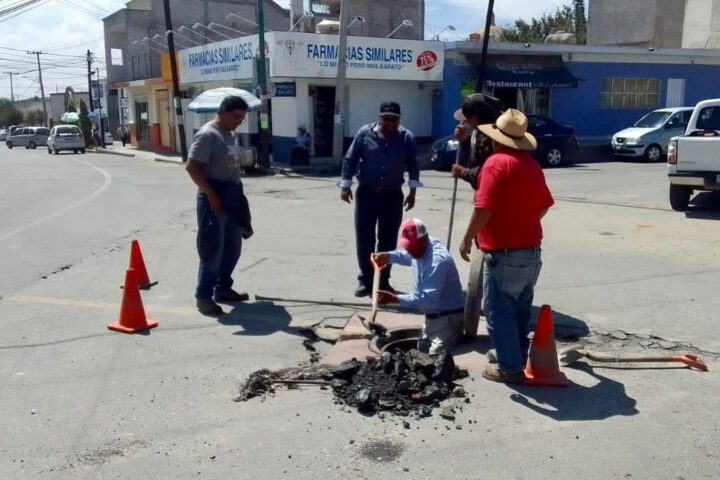 OtrosDatostlx's tweet photo. #Huamantla 📍 Derivado de la fuerte lluvia presentada ayer en el municipio, la #Capamh, realizó trabajos de desazolve en diferentes hoyas del drenaje pluvial ✅.

🔎#OtrosDatos👇
https://t.co/HRSIH21akr https://t.co/TUvkBUmVZX