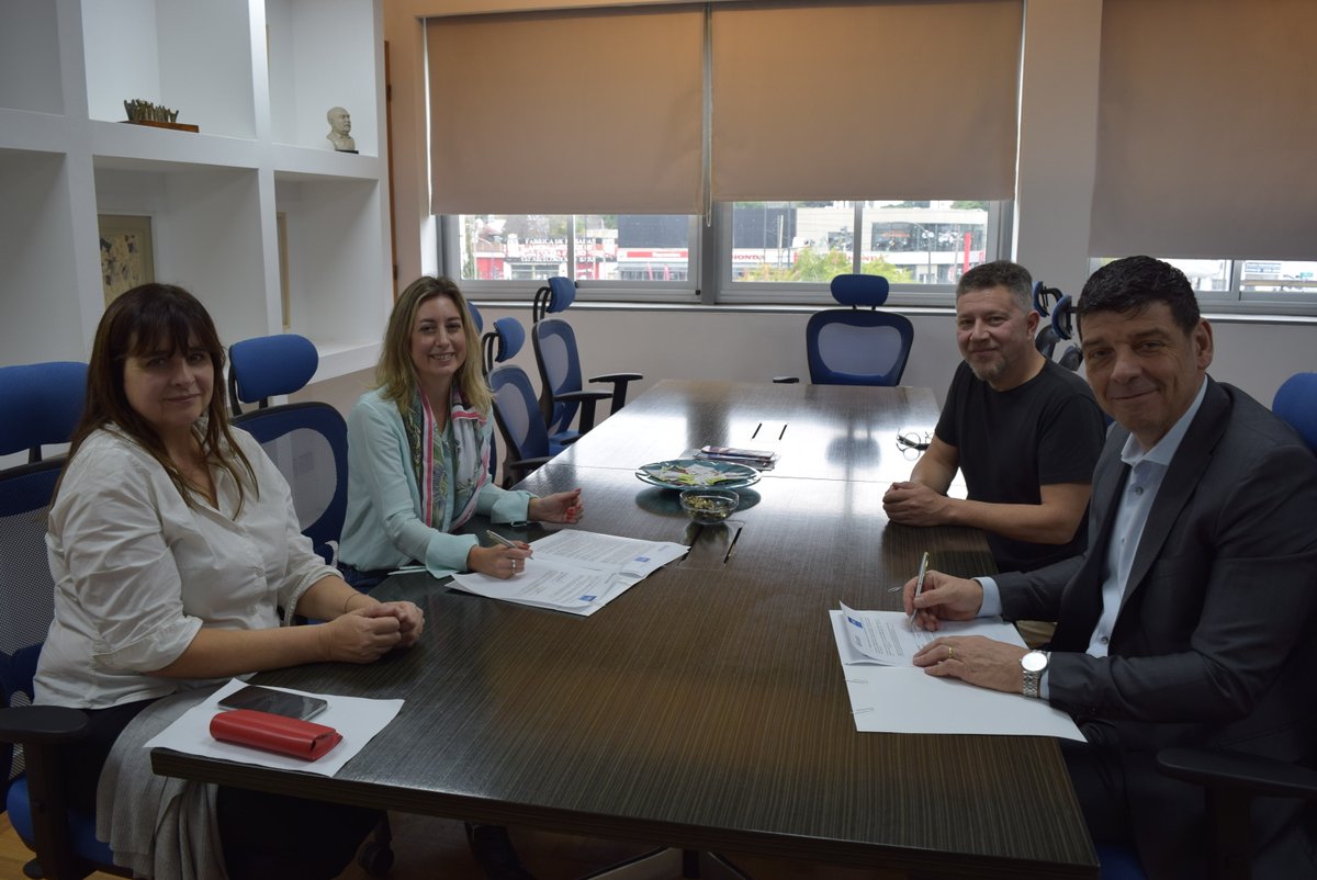 UNAJ_oficial's tweet photo. ✒️Firma de convenio con la Asociación de Psiquiatras de Argentina (APSA)

👥El rector, @ArnaldoDMedina, y la presidenta de @apsa_arg , @coraluguercho, rubricaron un convenio de cooperación técnica  y fortalecimiento institucional. https://t.co/NB0hl7ynWA