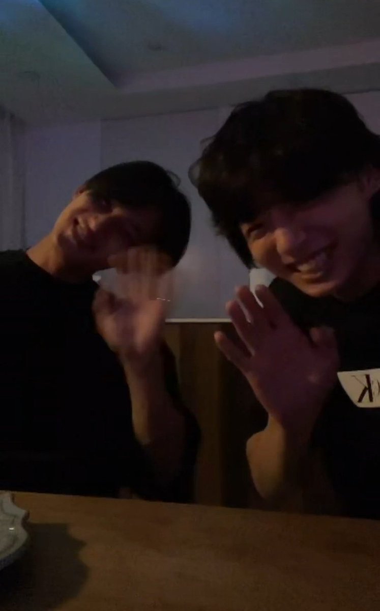btschartsdailyc's tweet image. JUNGKOOK WAS LIVE WITH SEVENTEEN'S MINGYU!