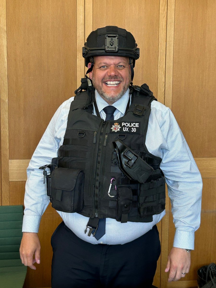 MittensOff's tweet photo. Fits the Tory MP for Workington like a glove; a small child's glove.
#ToriesOut362 #MarkJenkinson https://t.co/sKkXk9LSkU
