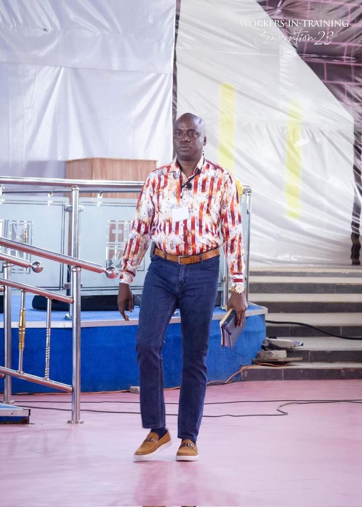 saintscommlagos's tweet photo. OUTSIDE SOUL WINNING
My Number One passion is to explain scriptures
My number two is to train men to do the same
And with that demonstrate the things of the spirit...

I look forward to a day, not too long from now...
When hundreds of thousands into millions will be standing on https://t.co/jU2MVFs8pb