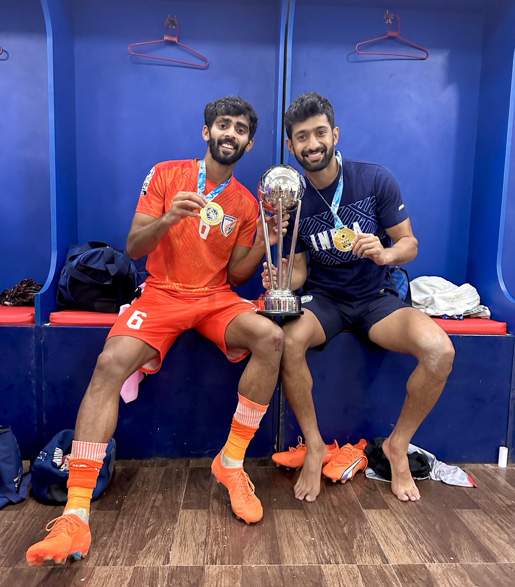 akashmishra_4's tweet photo. Trophy chahiye? 

Aa jao! 🏆😉

#saffchampions #bluetigers #indianfootball #akashmishra #champions https://t.co/cHU7wQfjBG
