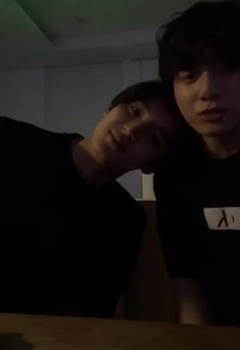 btschartsdailyc's tweet image. JUNGKOOK WAS LIVE WITH SEVENTEEN'S MINGYU!