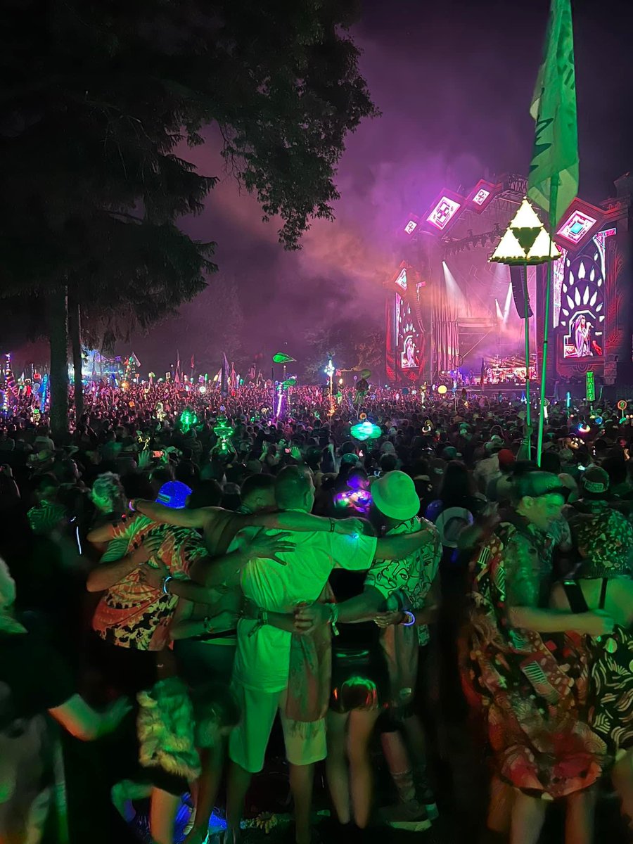 TheFestiveOwl's tweet image. I saw this photo floating around from @Electric_Forest, and in so many ways, a picture is worth a thousand words. But even more so when it captures a moment of magic. 

Because those moments are what it&apos;s really all about.

📷: Kylie Loggins