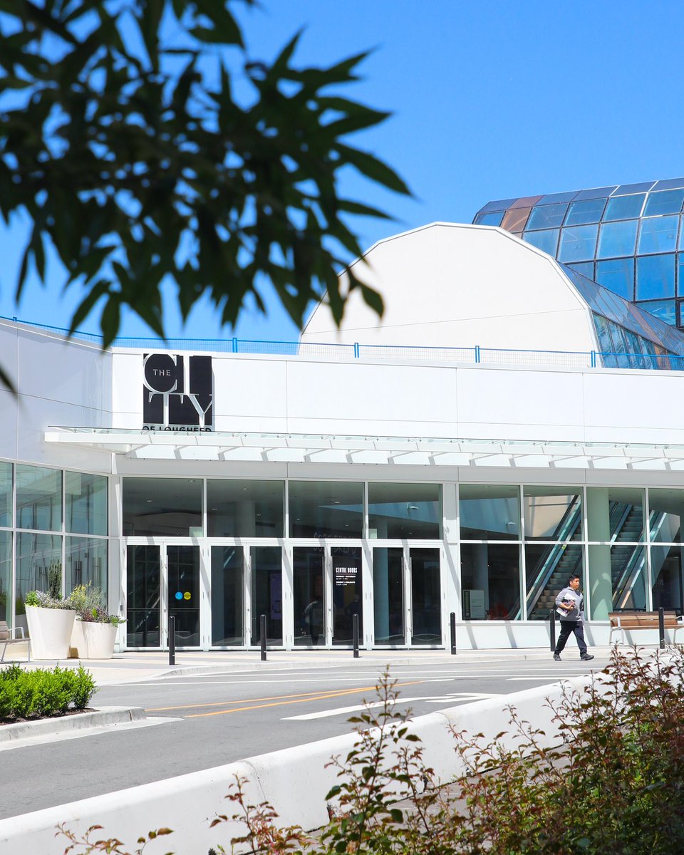 Head over to Neighbourhood ONE through our newest centre entrance on the upper level east side. Located at Grand Promenade and Cross Creek.