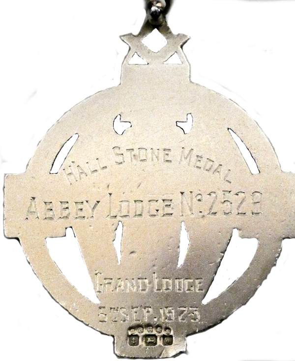 WhalleyMasons's tweet photo. Abbey Lodge's Hall Stone Jewel has a Birmingham hallmark with a 'W' for 1921. It was presented on 5th Sept 1923.
The Centenary is just 9 weeks away today. https://t.co/gqaX1vec1J to register for the Centenary Dinner @WhalleyGolfClub.
#Abbey2529 #HallStone100 #Freemasonry https://t.co/kJFRnxpuqB
