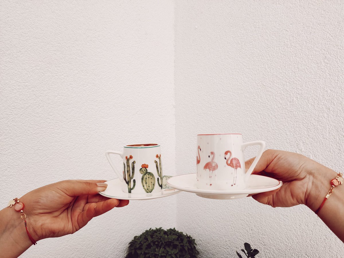 BaycanSinem's tweet photo. Kırk yıl daha eklendi balımla 🌺 @fidannsinmaz 

Evime gelen en güzel hediye olarak yerini aldılar 🖤 https://t.co/lHBielt4bc