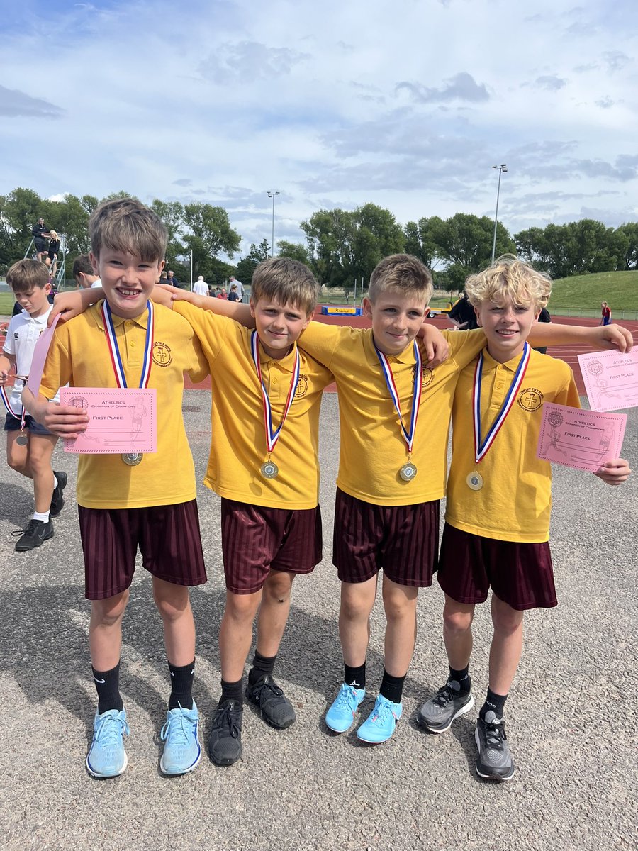EmsQuirk's tweet photo. Champion of champions 🏃🏼 well done @CTKLiverpoolY6 relay team 🔥🥇👍🏻👊🏻 @CTKLiverpoolPE https://t.co/rtfwKGhiHh