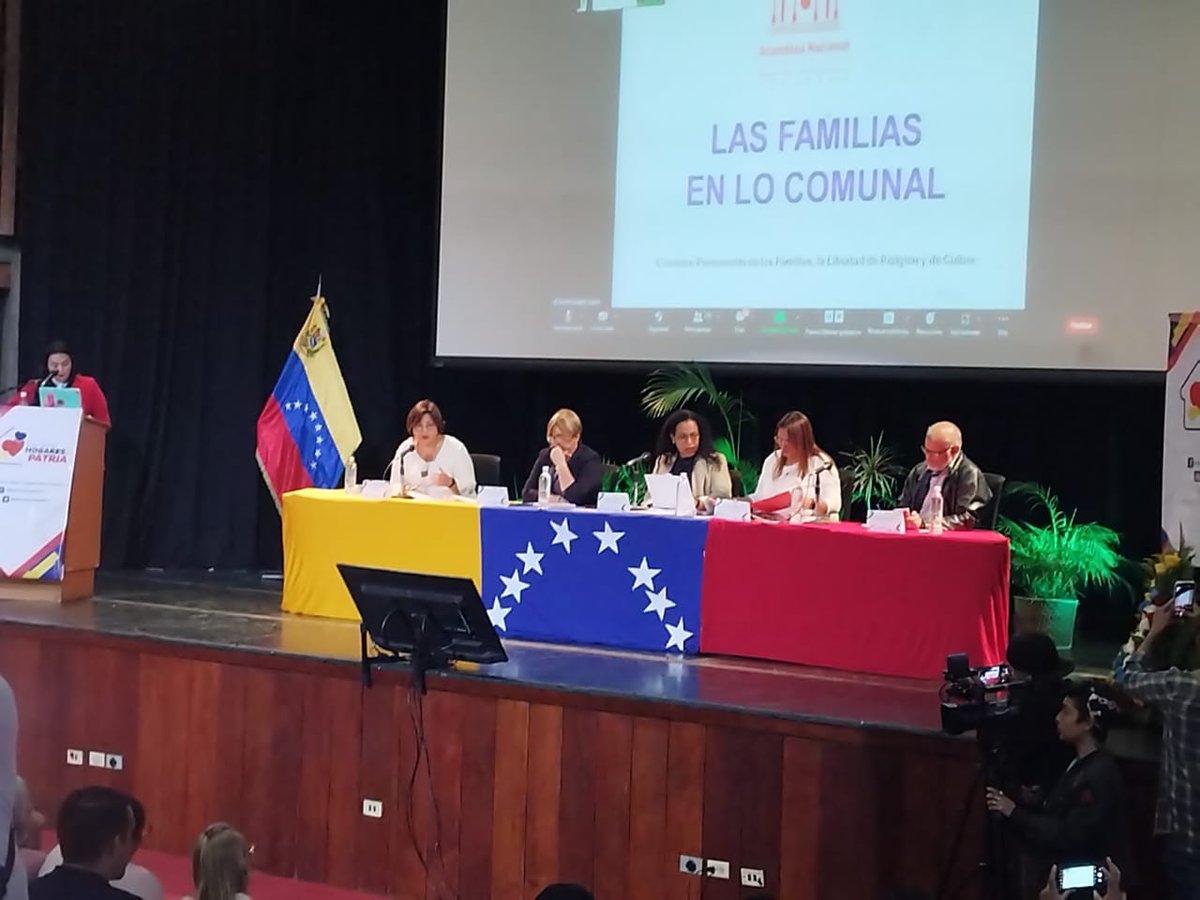 gmhogarespatria's tweet photo. #AsíLoDijo 👩La Diputada Asia Villegas: "La paternidad no es un hecho de reconocimiento,  es un hecho, un deber de cada hombre", señaló durante el cierre del Seminario de Familia, que se está realizando en el auditorio de Cantv, en Caracas.
#PuebloConscienteYMovilizado https://t.co/wMYjYBloul