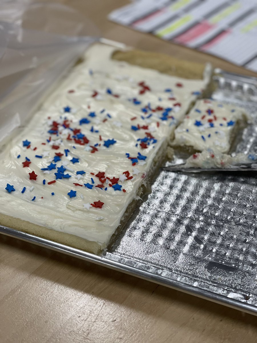 🔵⚪️🔴🇺🇸Happy 4th of July 🇺🇸🔴⚪️🔵Main dishes were pulled pork or Beef on wick. 
Always a pleasure to feed our associates on holidays!
<a href="/charlesatlowes/">charlesatlowes</a> <a href="/HR_KristenS/">Kristen Stumpf</a> @AlexStempovschi