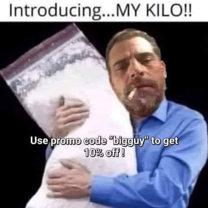 Nancy023922191's tweet image. A suspicious white powder was found in the White House. Lol.