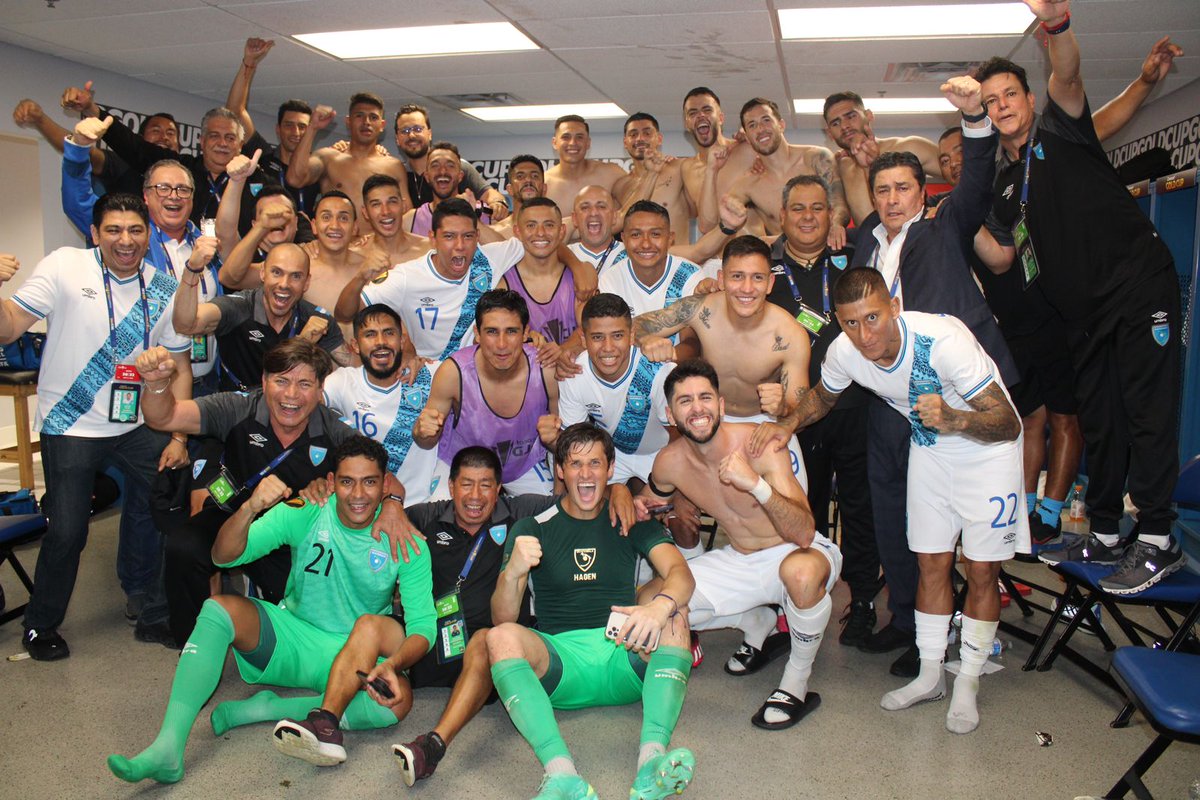 fedefut_oficial's tweet photo. ❗𝗚𝗥𝗔𝗖𝗜𝗔𝗦 𝗦𝗘𝗟𝗘 𝗣𝗢𝗥 𝗟𝗔 𝗘𝗡𝗧𝗥𝗘𝗚𝗔❗

✅7 de 9pts en disputa
✅Terminamos primero de grupo por PRIMERA VEZ en TODA la historia de Copa Oro
✅12 años después ESTAMOS AQUÍ EN CUARTOS DE FINAL
✅JUNTOS afición y equipo

¡GUATEMALA!  💙🇬🇹
#VamosGuate #ModoSelección https://t.co/RCz5rpiJzF