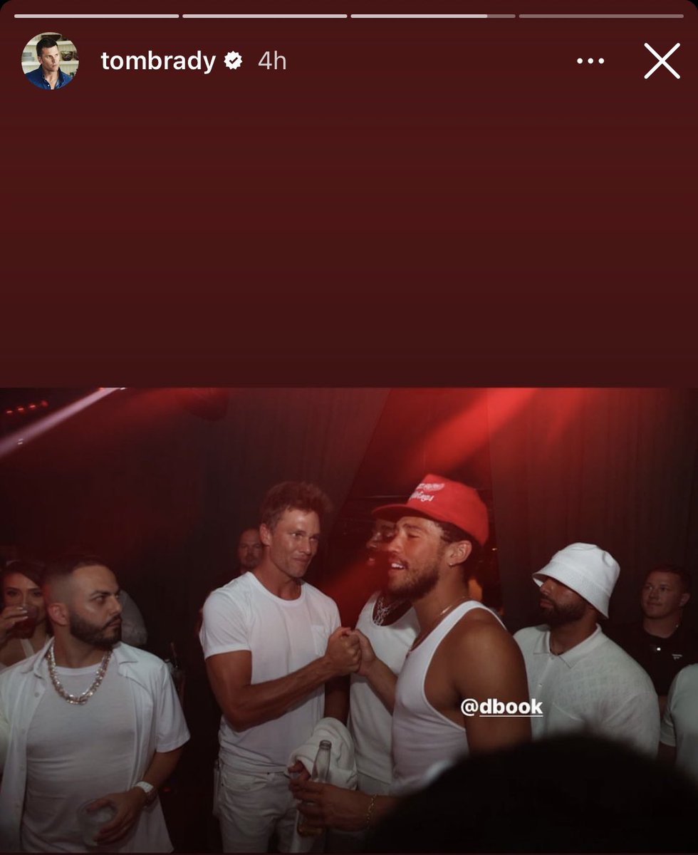 SunsAreBetter's tweet photo. 2 🐐s.

@TomBrady @DevinBook https://t.co/kJIa4YtXOb
