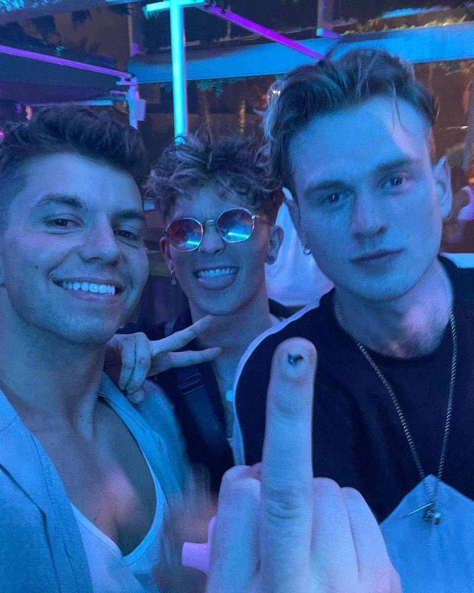 UpdatesCSJB's tweet image. Con with Sonny and Tris in Ibiza
(via sonnyjay's Instagram post/Con's Instagram story (July 4, 2023))