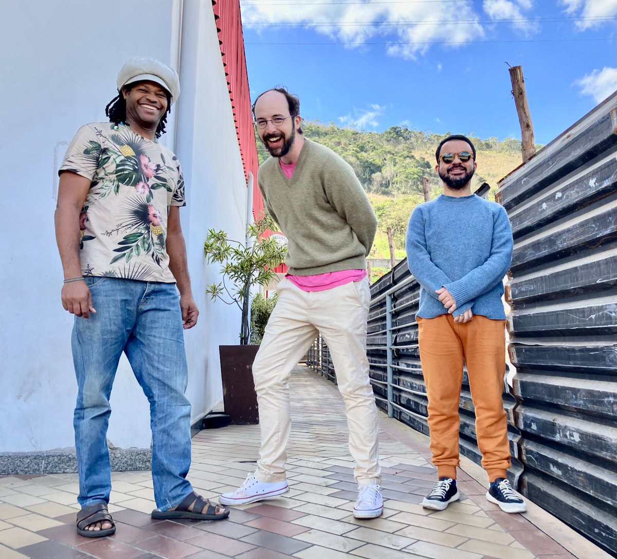 📌 10/07 #segunda-feira 20h
SYLVIO FRAGA TRIO (Ensaio Aberto)

🎟️￼ Ingressos: Entrada Franca
📍￼ Local: Audio Rebel – Rua Visconde de Silva, 55 Botafogo / Rio de Janeiro – RJ
🏠￼ Horário Abertura da Casa: 18:00
⏰￼ Horário Inicio Show: 20:00
audiorebel.com.br/agenda/sylvio-…