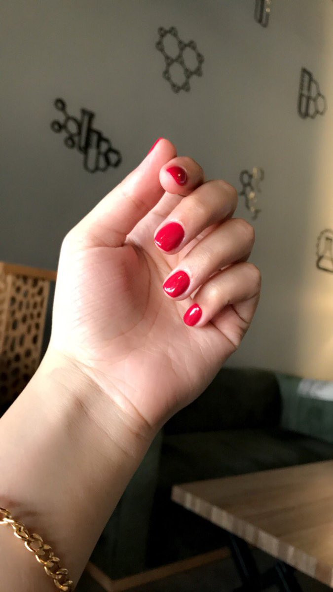 عندما أمسكت يدها ،اعلنت استغنائي عن العالم✨❤️💗