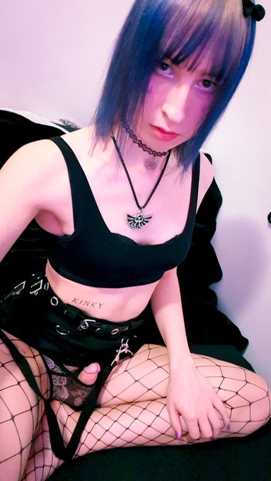 are u sane enough to be trusted around girldick? https://t.co/TItNt1yJ4a