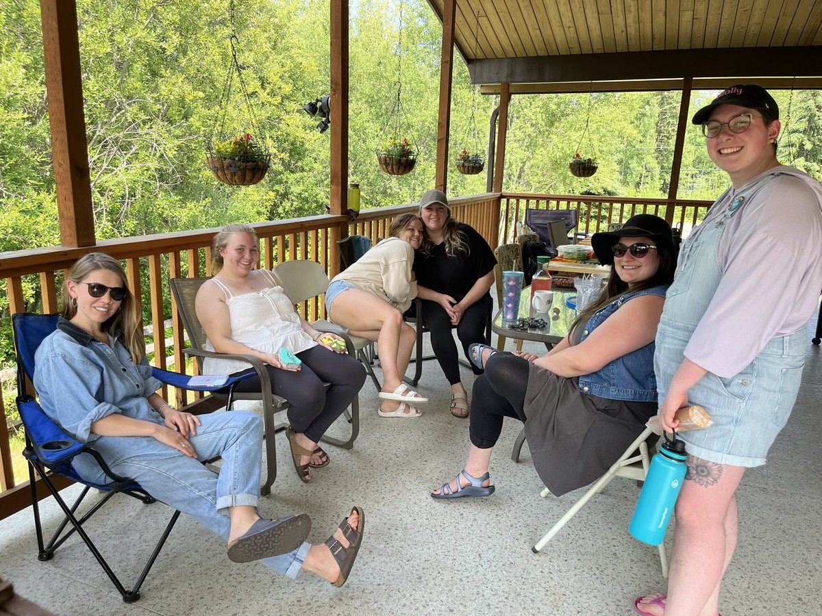 Hosting a #EDUC405 class off campus with the EY cohort. Design. Check in. Eat. Play. #UNBCED #Block4 #intentionality #edtech