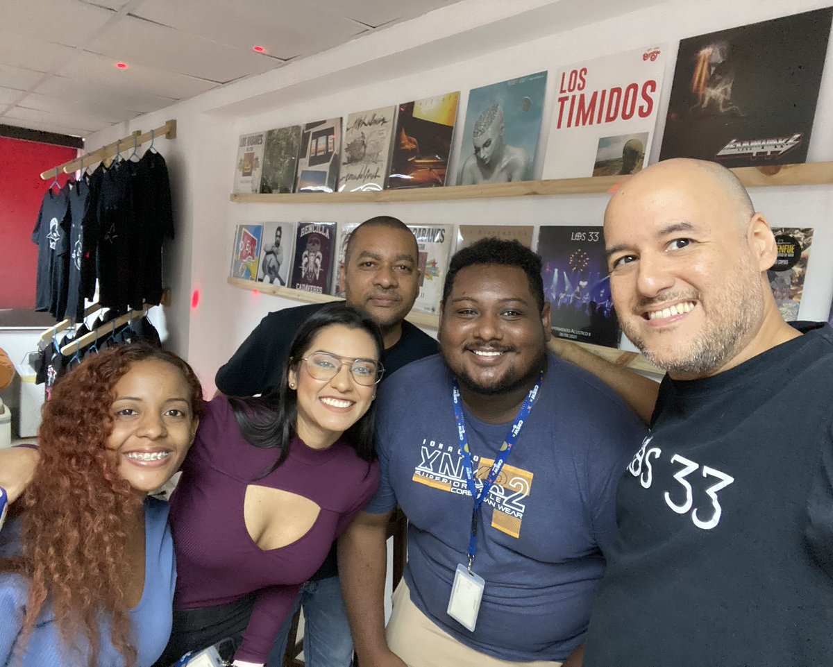 Hoy nos visitó el en showroom de Rollin’ Store nuestra gran amiga <a href="/ingridelcarmen_/">Ingrid Castillo</a> y el equipo de #CasiLas5 de <a href="/tvnpanama/">TVN Panamá</a> para conversar sobre las producciones del rock panameño que estamos editando en vinilo. Gracias por la visita 🤘#RockDePanama #FabroFacts