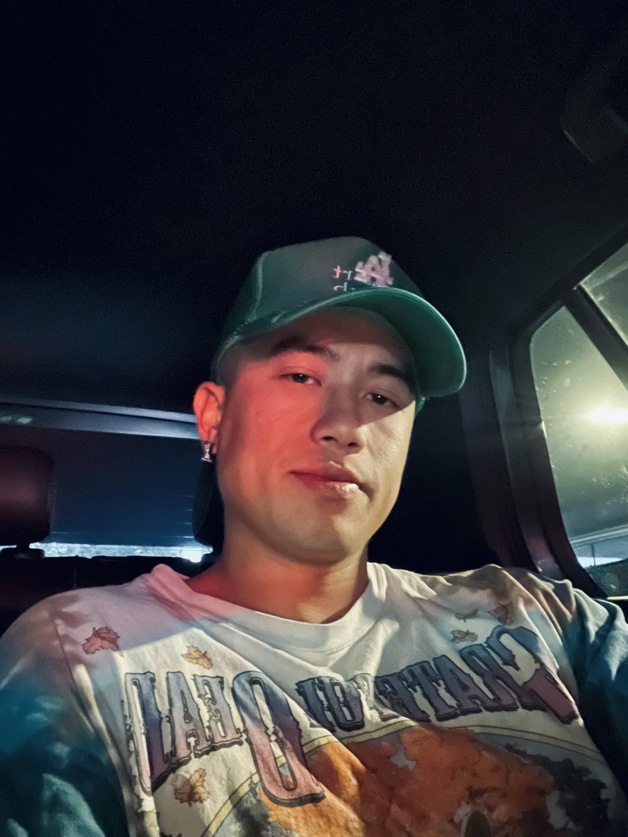 anthonytrvn's tweet photo. people take so many pictures, they miss the big picture https://t.co/WzSaFCagiw